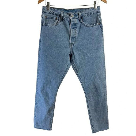 Levis Light Wash W29 L28 Womens Denim Jeans Cutoff Frayed Hem Blue Solid Pattern - Picture 1 of 10
